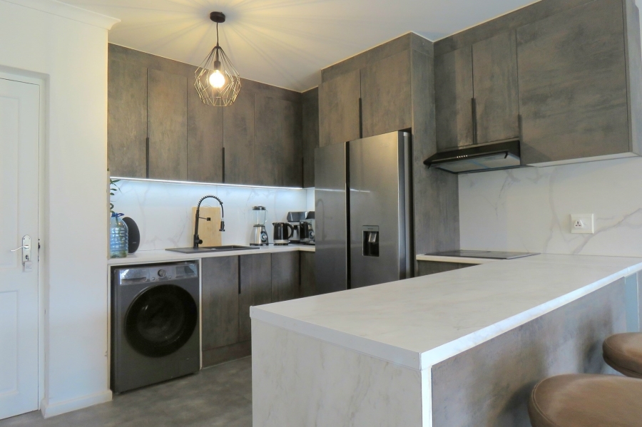 To Let 2 Bedroom Property for Rent in Gordons Bay Central Western Cape